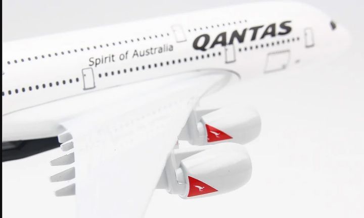 Mô hình Máy bay Qantas Airbus A380 16cm